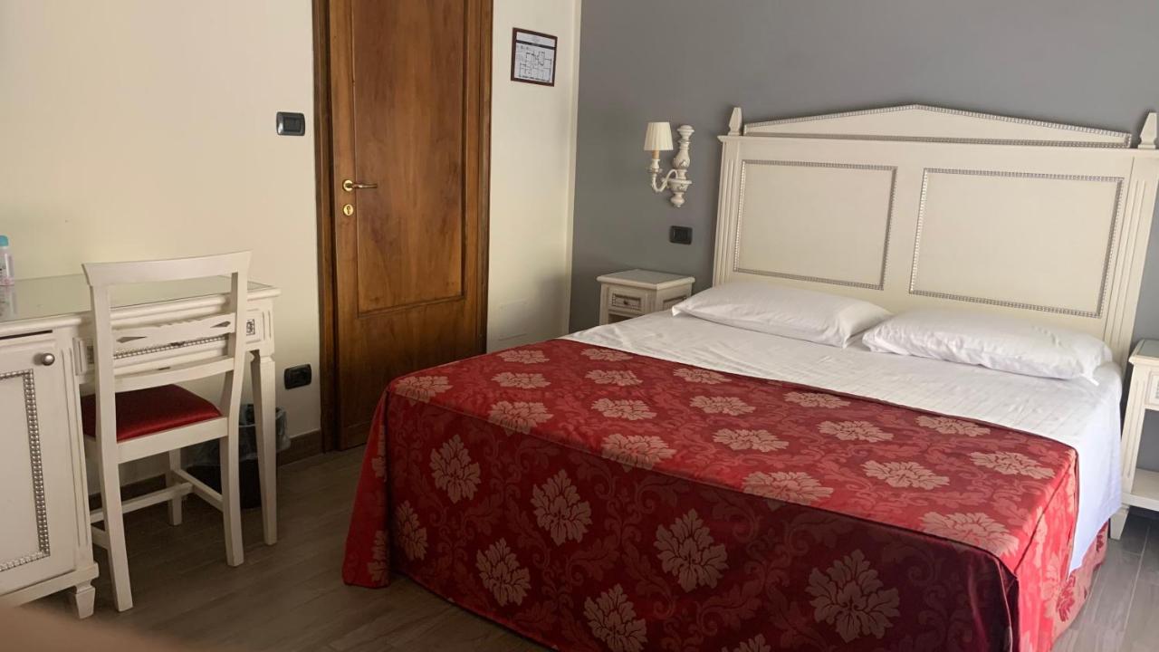 Notti Sull'Adige Hotel เวโรนา ภายนอก รูปภาพ