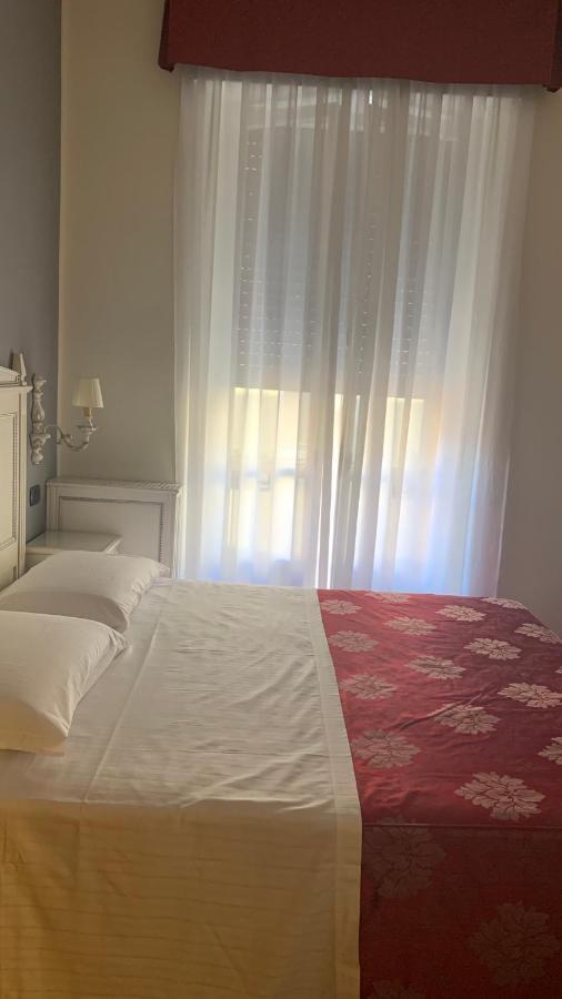 Notti Sull'Adige Hotel เวโรนา ภายนอก รูปภาพ