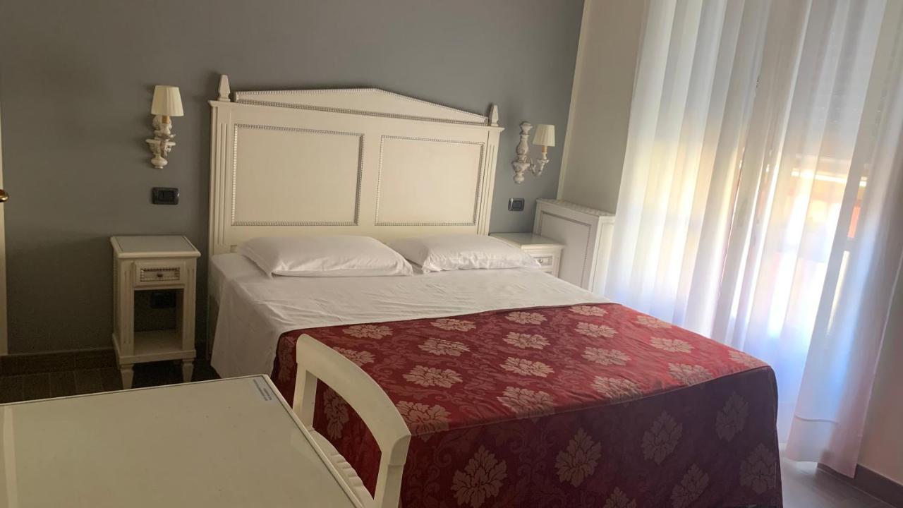 Notti Sull'Adige Hotel เวโรนา ภายนอก รูปภาพ