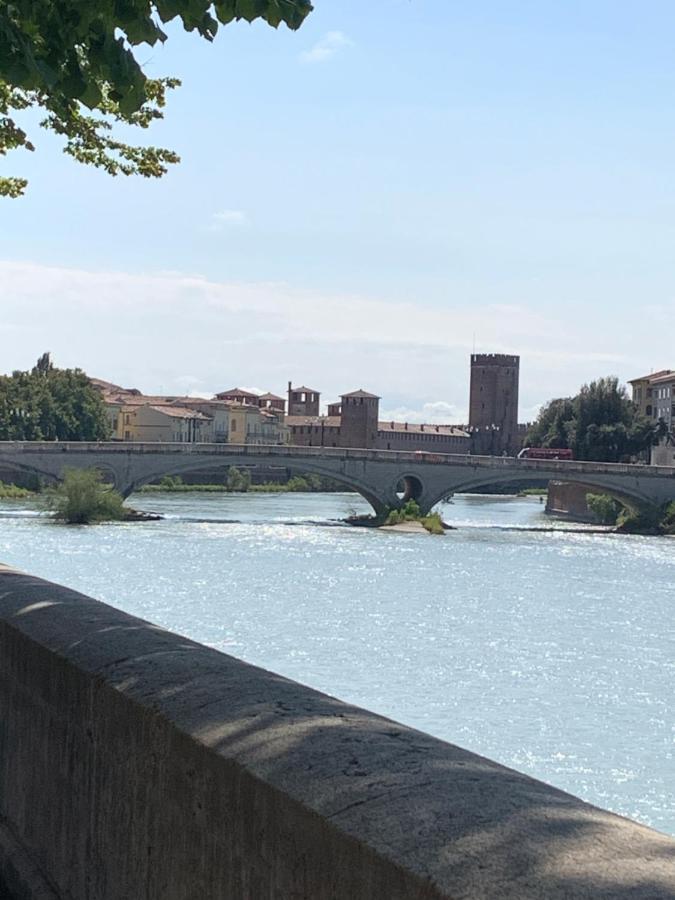 Notti Sull'Adige Hotel เวโรนา ภายนอก รูปภาพ