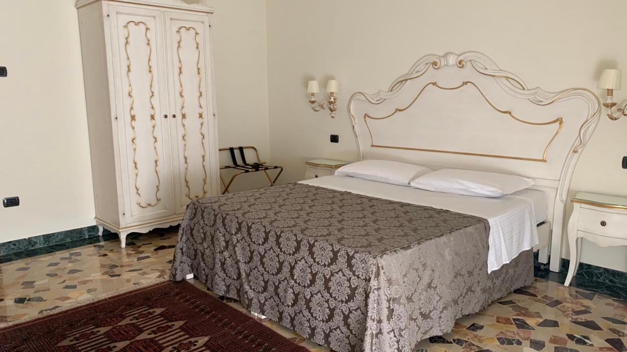 Notti Sull'Adige Hotel เวโรนา ภายนอก รูปภาพ