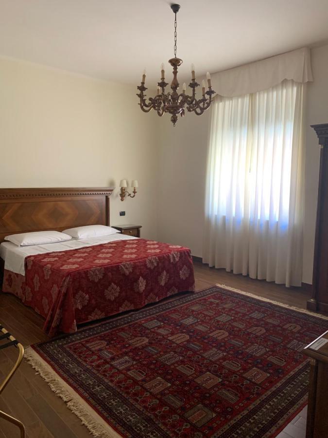 Notti Sull'Adige Hotel เวโรนา ภายนอก รูปภาพ