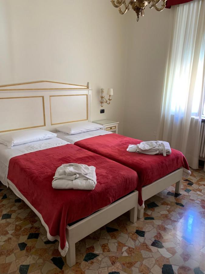 Notti Sull'Adige Hotel เวโรนา ภายนอก รูปภาพ