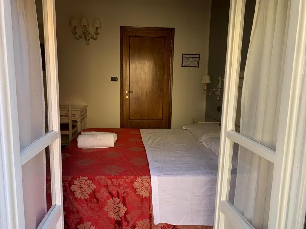 Notti Sull'Adige Hotel เวโรนา ภายนอก รูปภาพ